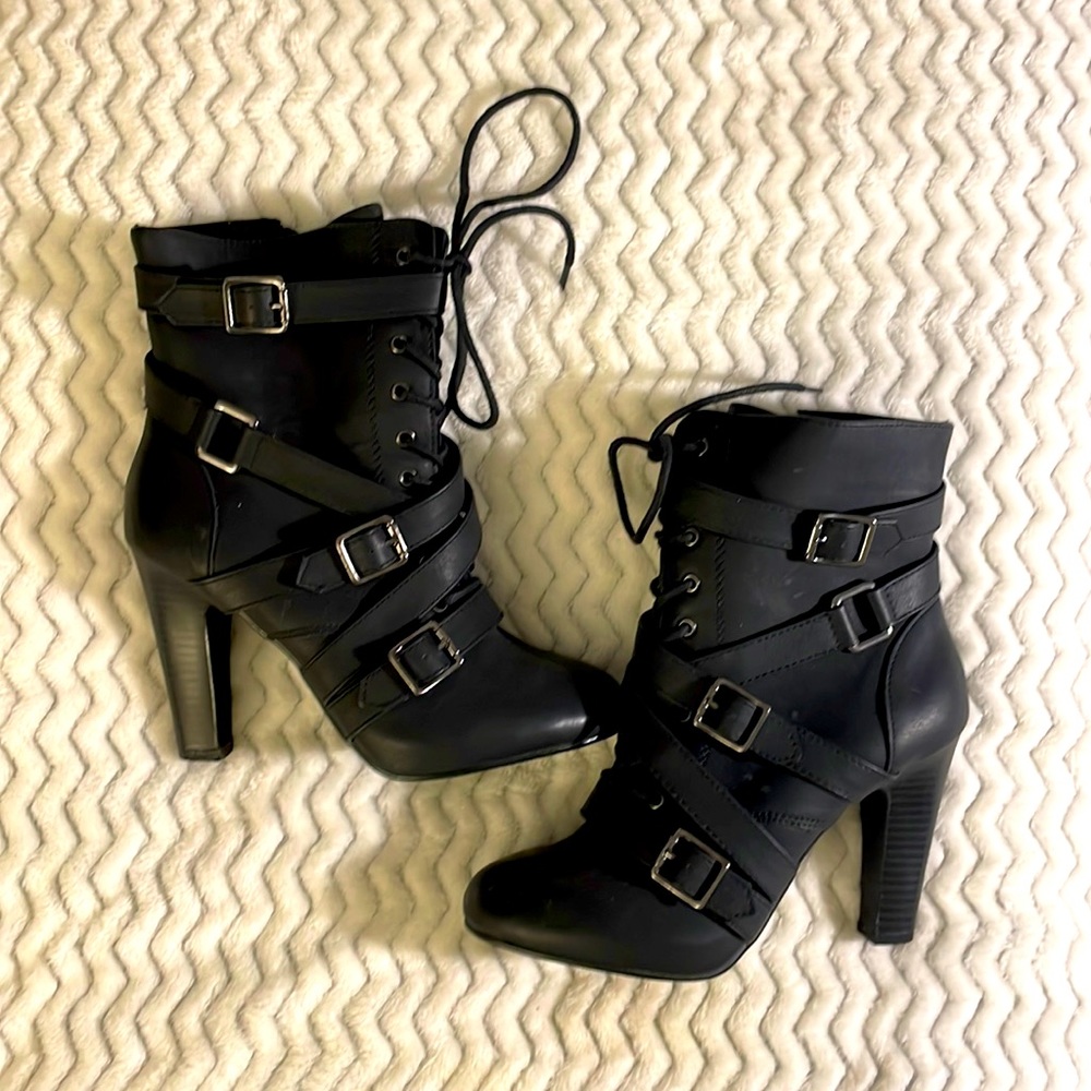 EVERYTHING MUST GO!! Belted, Laced, Bootie w/ Heel. Sz. 7.5 Color: BLK